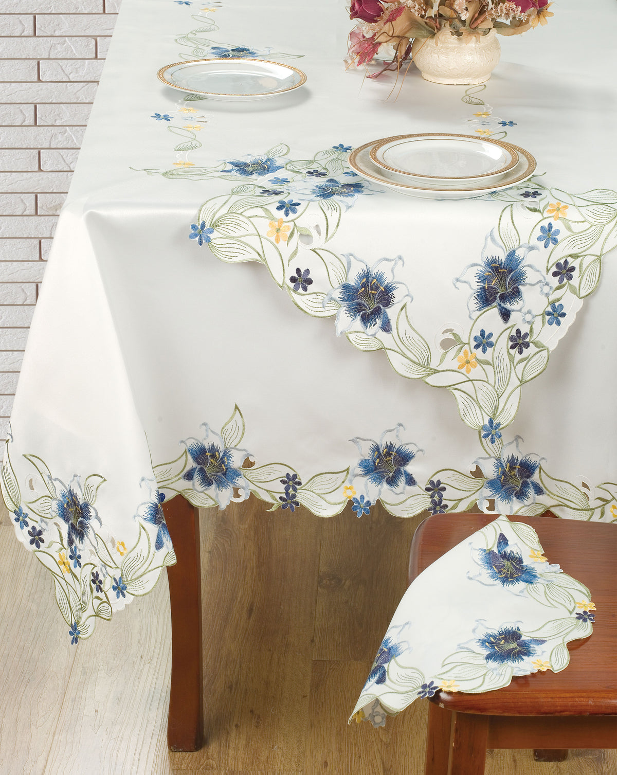 Ivory Table Cover - Cedrick Collection - Decozen